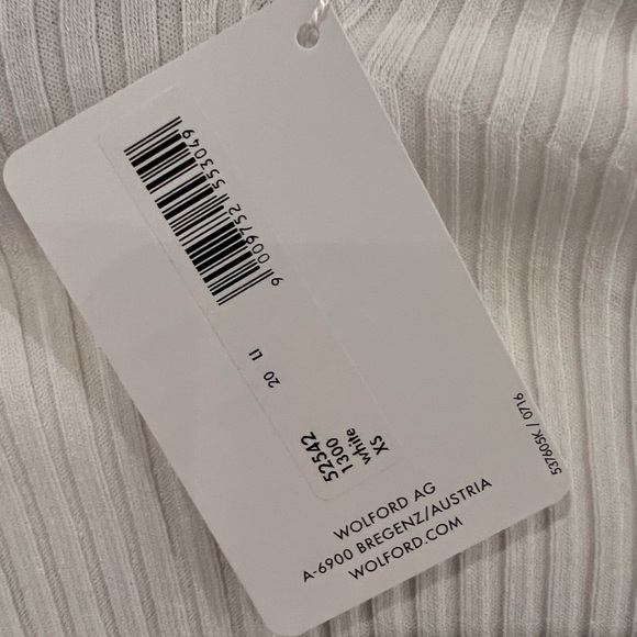 NWT white Wilford turtle neck. - Picture 4 of 4